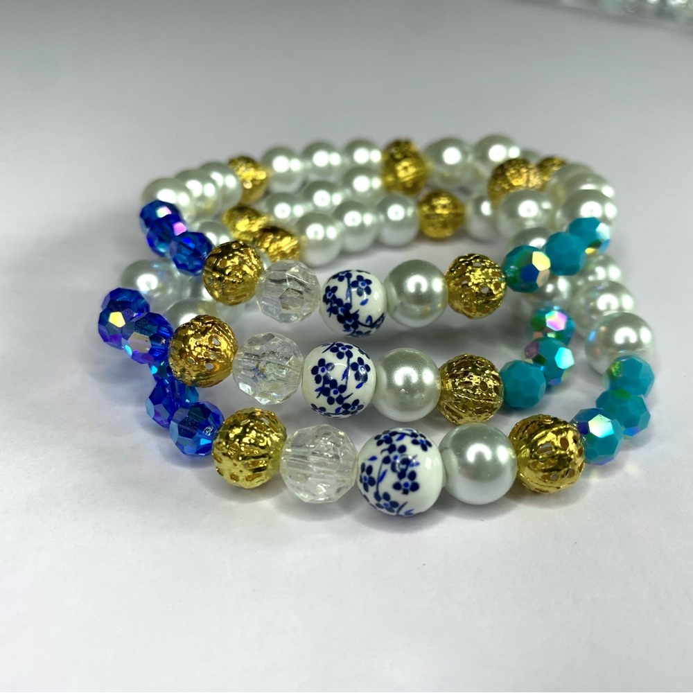 5/$20 ENTIRE SHOP CLEARANCE 🇵🇹 “Lisbon Lights” Beautifully Handmade Bracelet